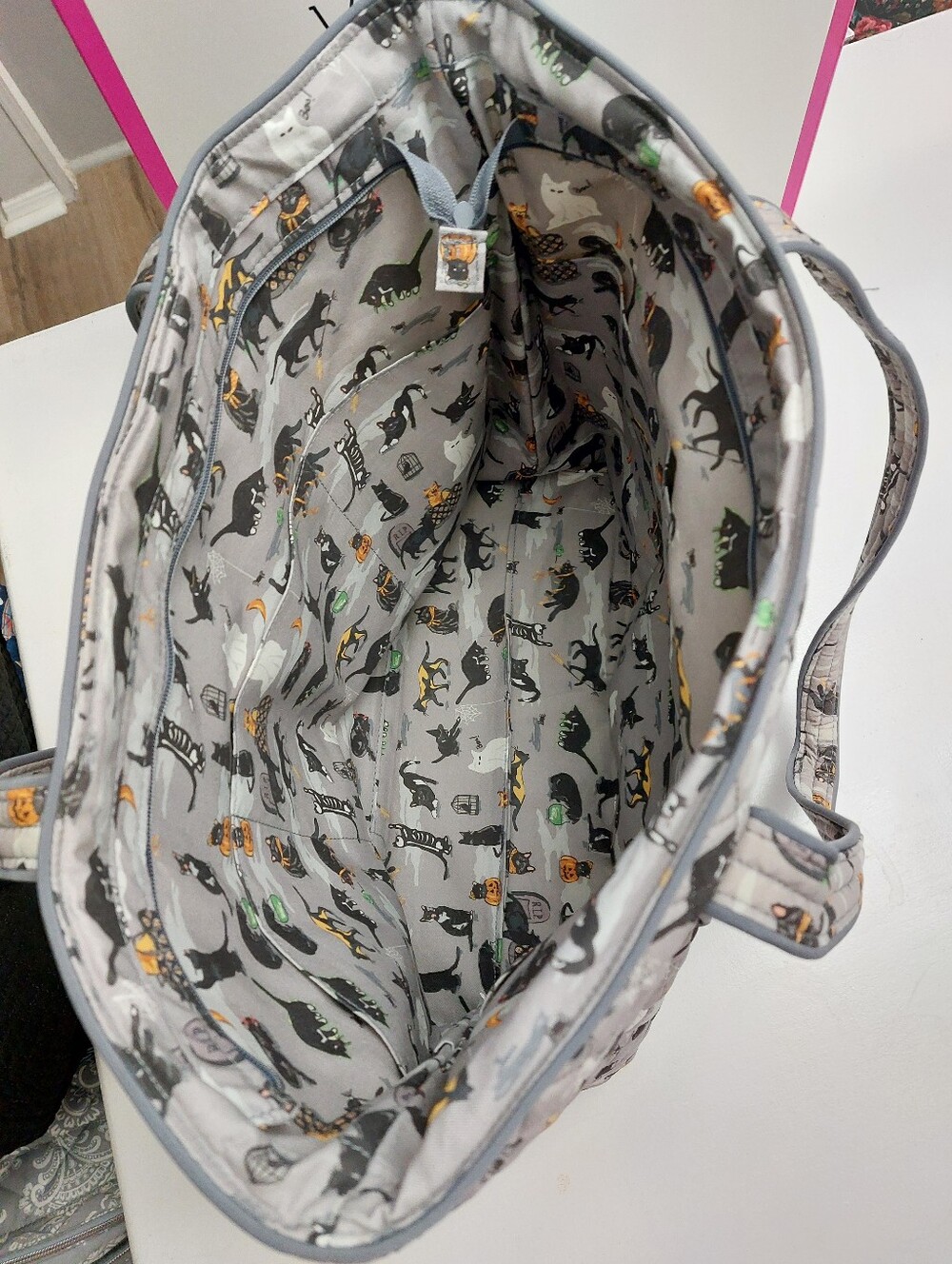 Vera Bradley Large Vera Tote Spooky Cats NWOT - Picture 2 of 3